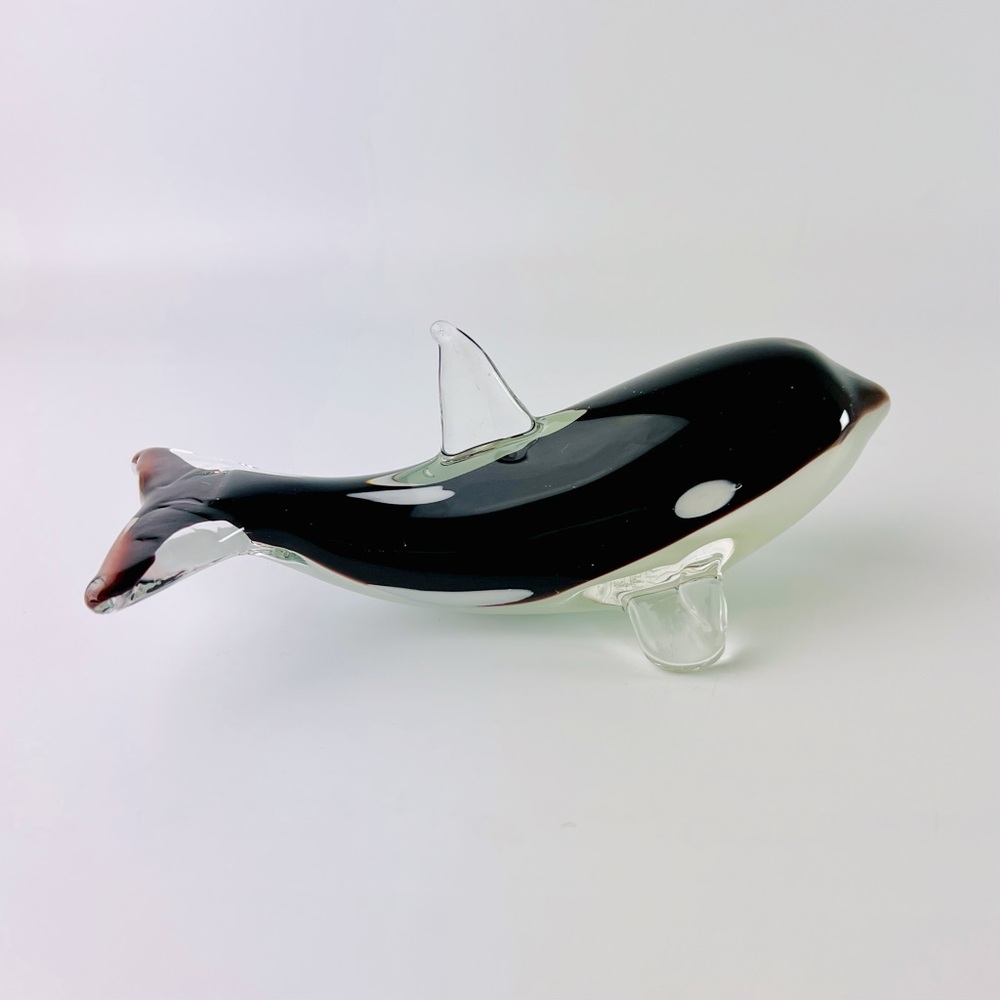 Dynasty Gallery Sold Out Art Glass Glow in Dark Orca Whale Figurine 6"
